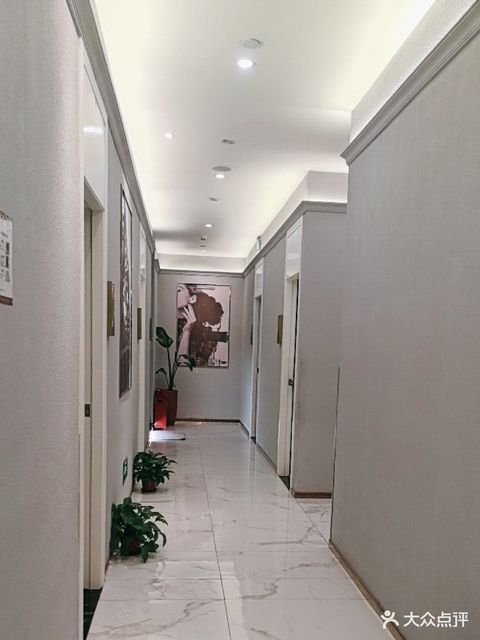 最新美容場(chǎng)所重塑自信光彩，自我重塑與自信綻放