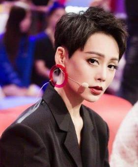 寧靜演員與寶藏小店的邂逅，小巷深處的表演與美食之旅